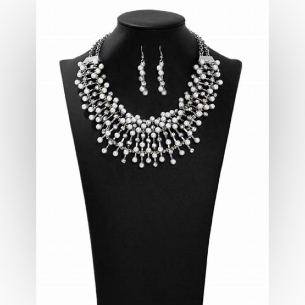 ❣️White rhinestones and pearls “The Leanne”  Zi necklace❣️*